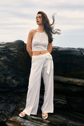Pantalon blanc en lin vue de côté fleur