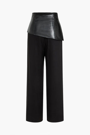 Vue de côté du pantalon en simili-cuir noir élégant satin