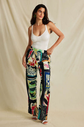 Vue complète pantalon imprimé cascade