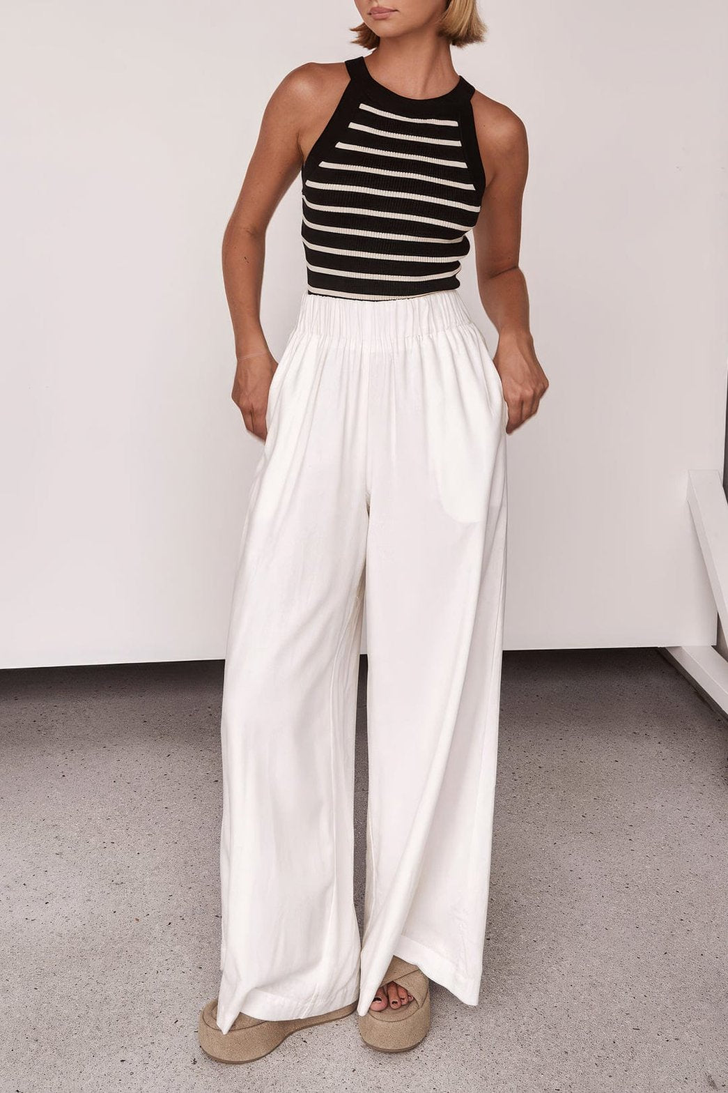 Pantalon large blanc élégant soleil