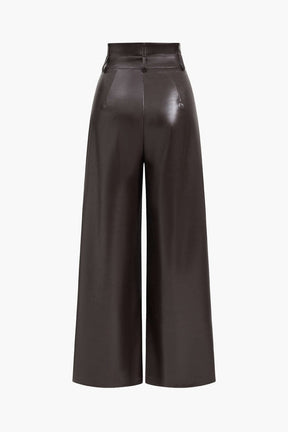 Pantalon taille haute en faux cuir vue de côté swing