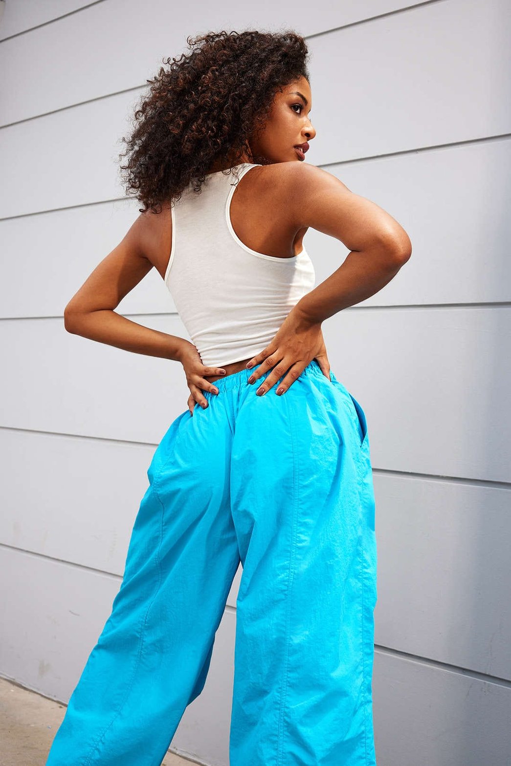 Pantalon sport bleu turquoise plage