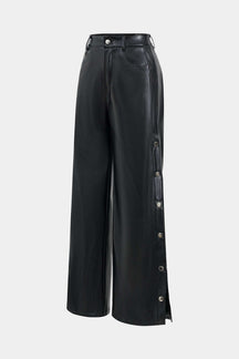 Pantalon large en simili cuir noir vue de face velours