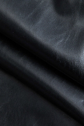 Vue arrière du pantalon large en simili cuir nuage