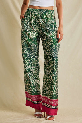 Détail bordure rose pantalon fleuri lune