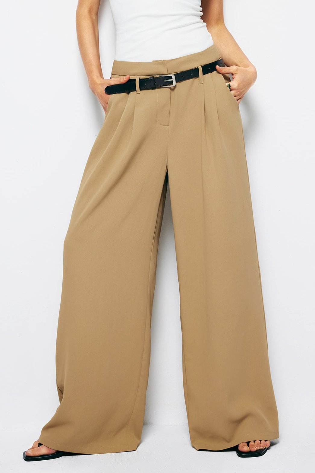 Pantalon palazzo beige élégant soleil