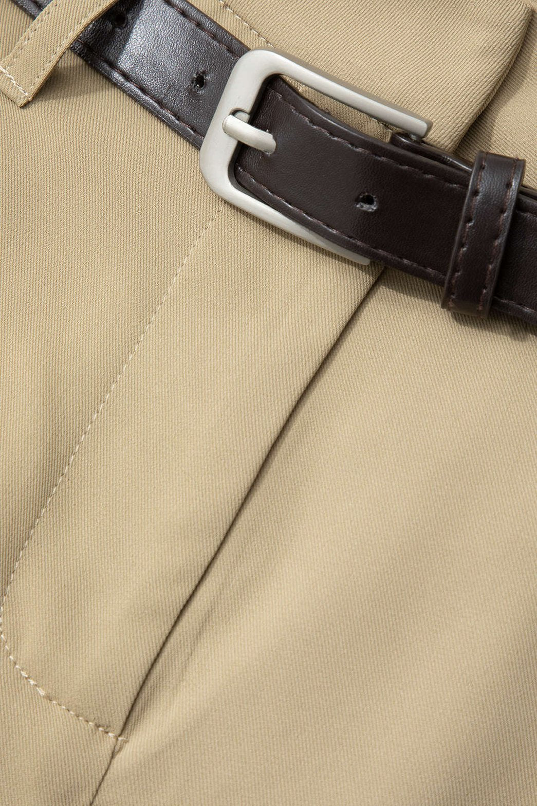 Pantalon élégant détail ceinture étoile