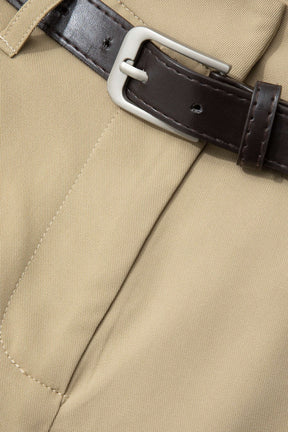 Pantalon élégant détail ceinture étoile