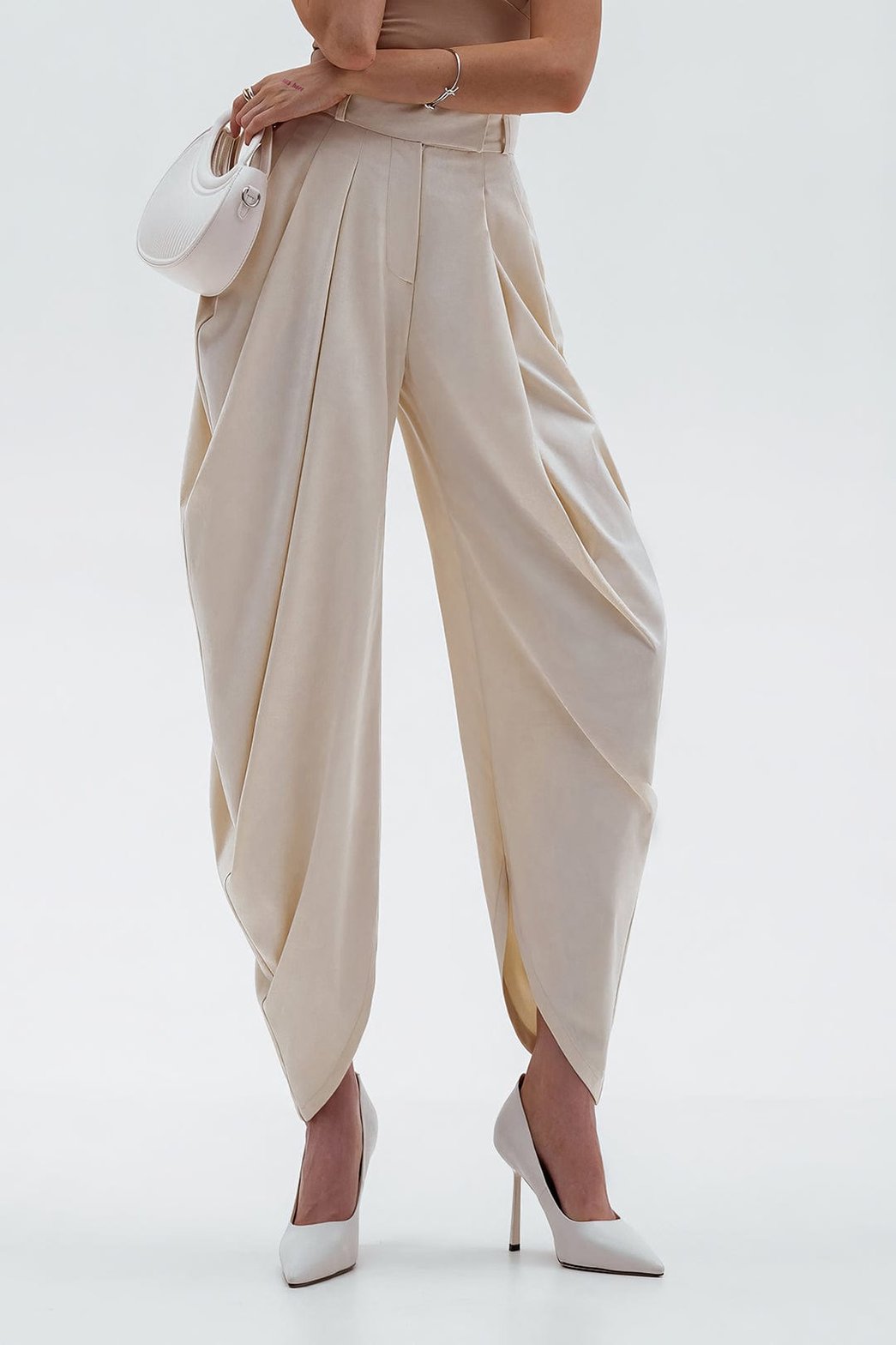 Pantalon drapé beige taille haute velours