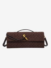 Pochette en daim tressé marron vue de face harmonie