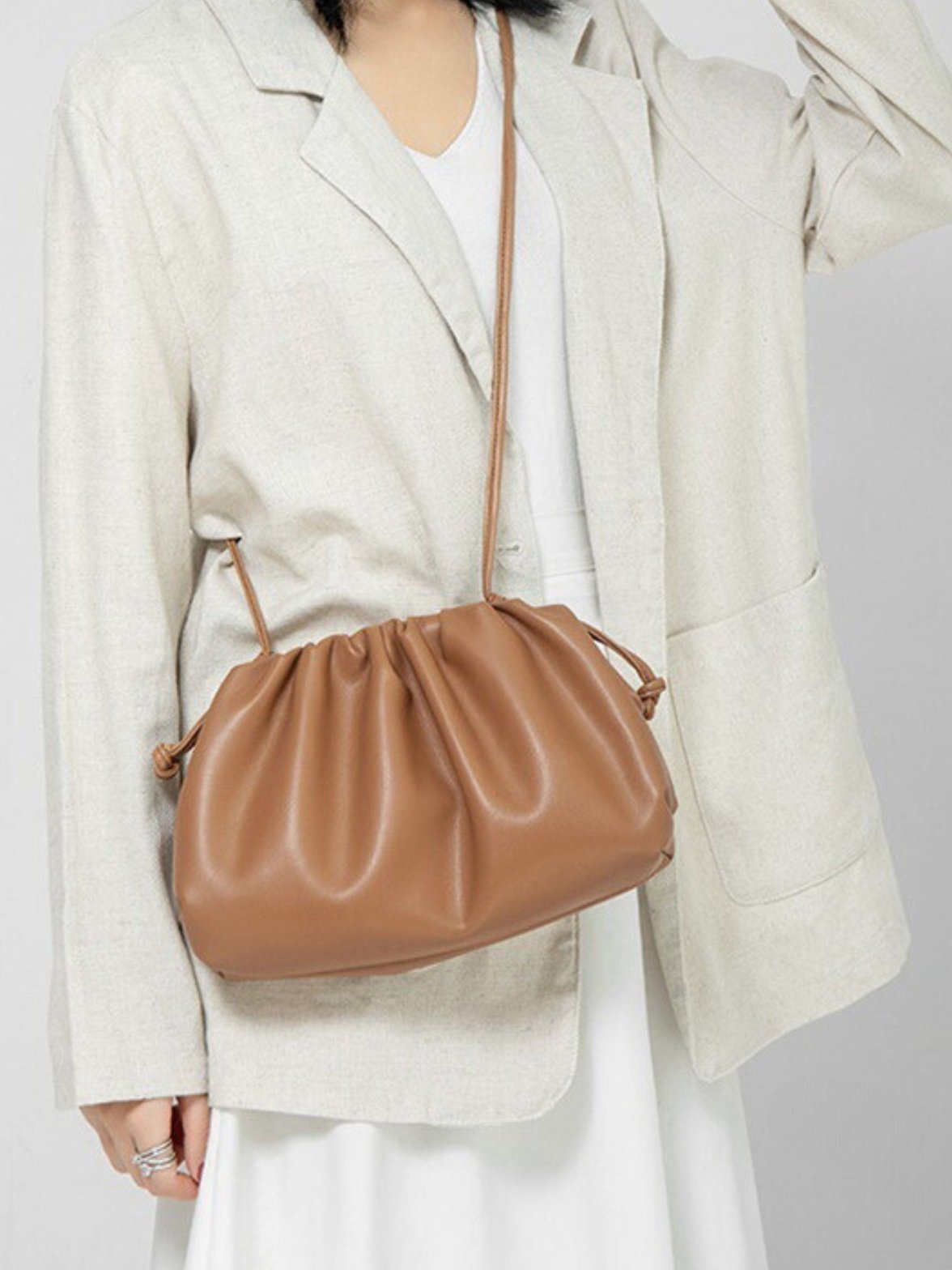 Pochette Luna détail couture ambre