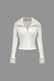 Pull blanc zippé avec col en fausse fourrure élégance