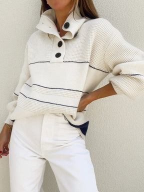 Pull blanc tricoté à boutons décoratifs douceur