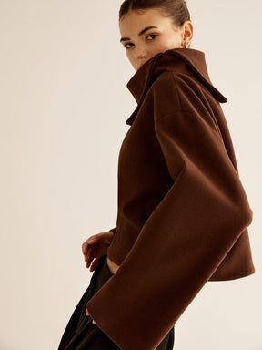 Pull court tweed marron sophistiqué