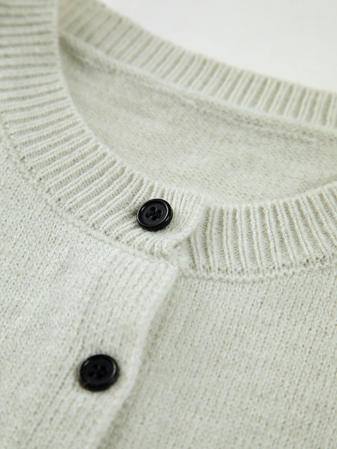 Pull sans manches porté décontracté