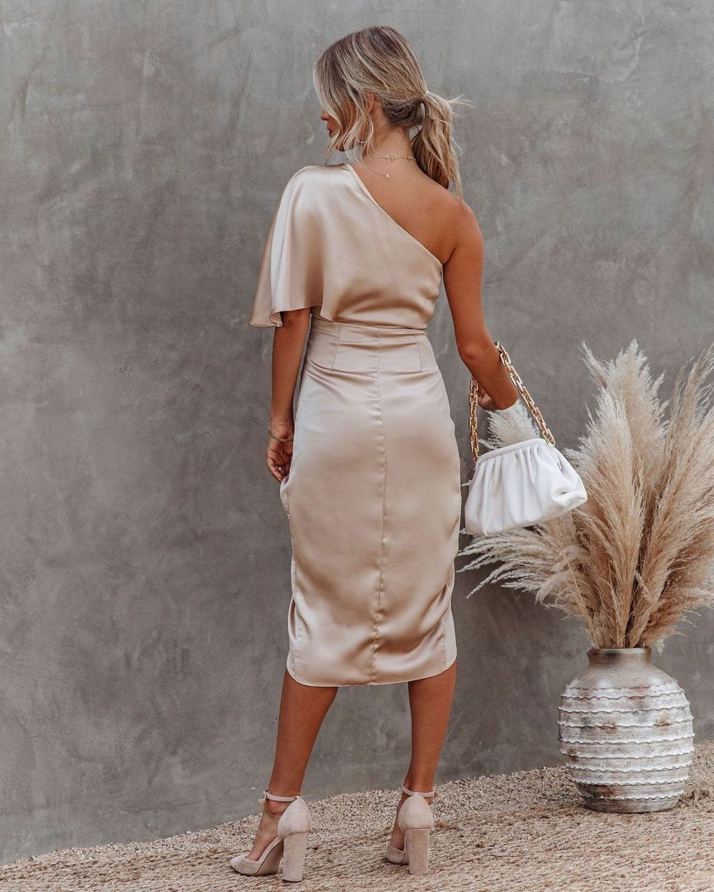 Robe cocktail satin drapé étoile