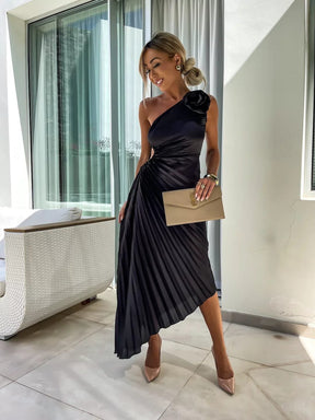 Robe noire asymétrique vue latérale magie