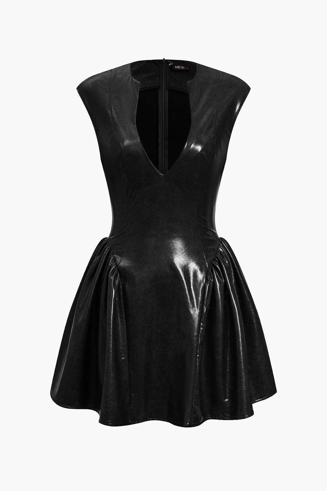 Détail col V robe simili cuir bordeaux arc