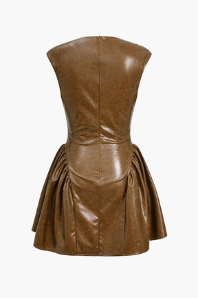 Vue rapprochée robe simili cuir bordeaux pluie
