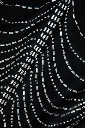 Vue latérale robe à franges scintillantes nuit