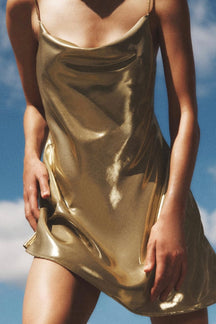 Robe métallisée dorée col drapé soleil
