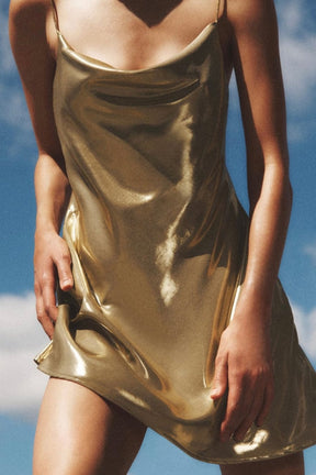 Robe métallisée dorée col drapé soleil