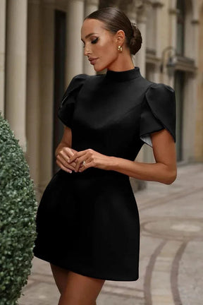 Robe courte vue complète simplicité