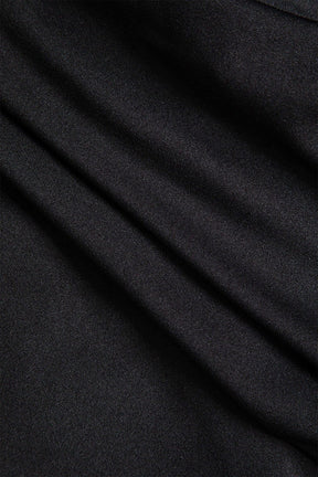 Robe moulante noire vue de dos étoile