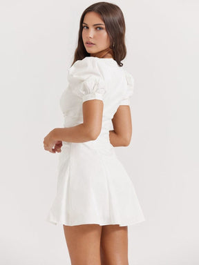 Robe blanche ajustée manches bouffantes liberté