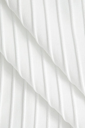Robe blanche ajustée grâce