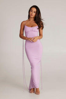 Robe longue lilas vue trois quarts grâce