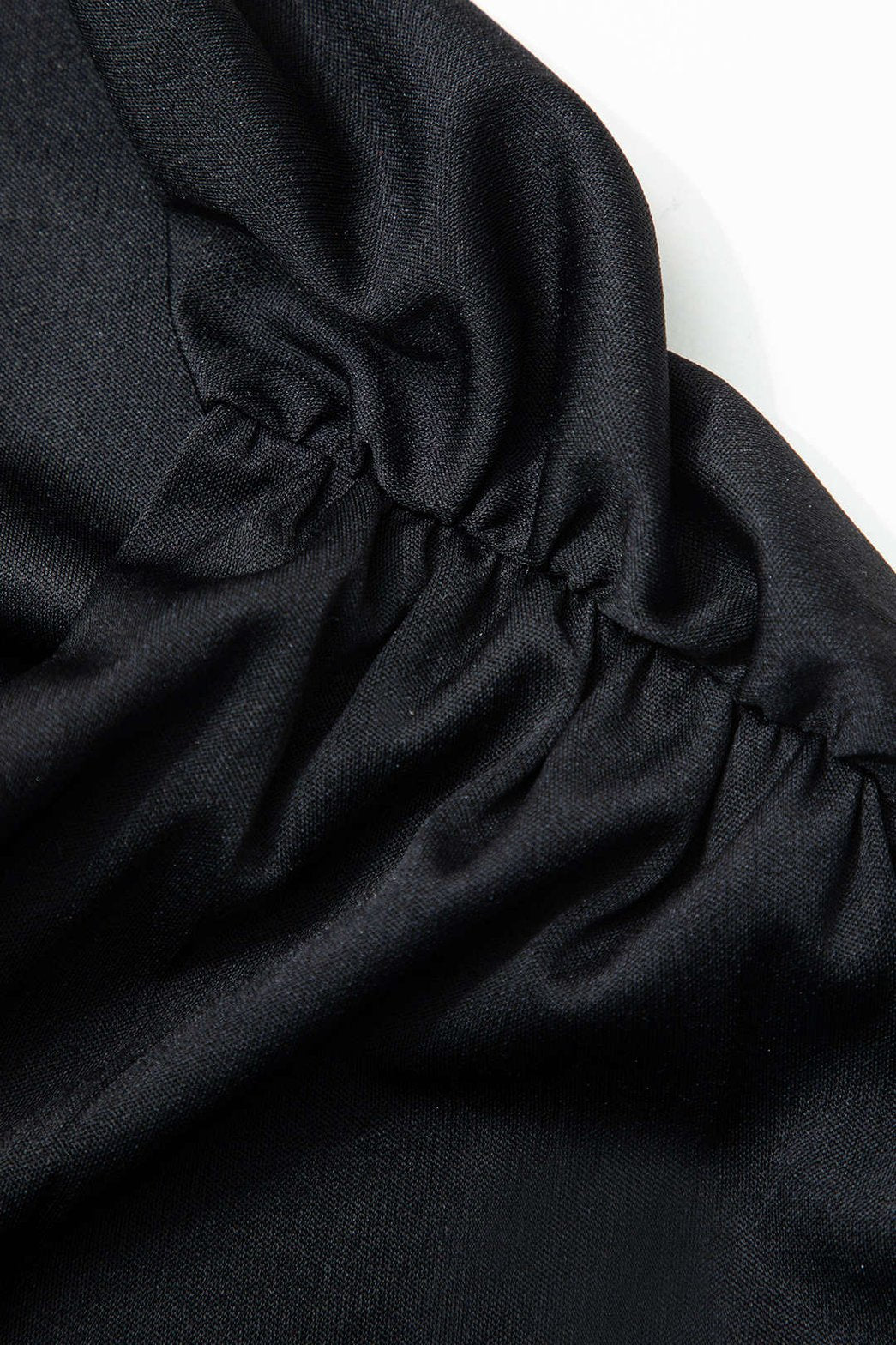 Robe longue noire asymétrique chic