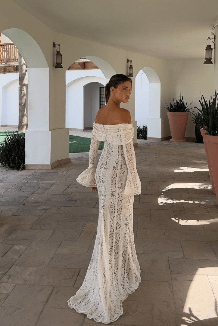 Robe crochetée épaules dénudées lumière
