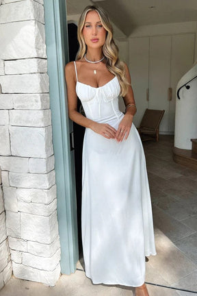 Robe longue blanche à lacets détail corsage perle