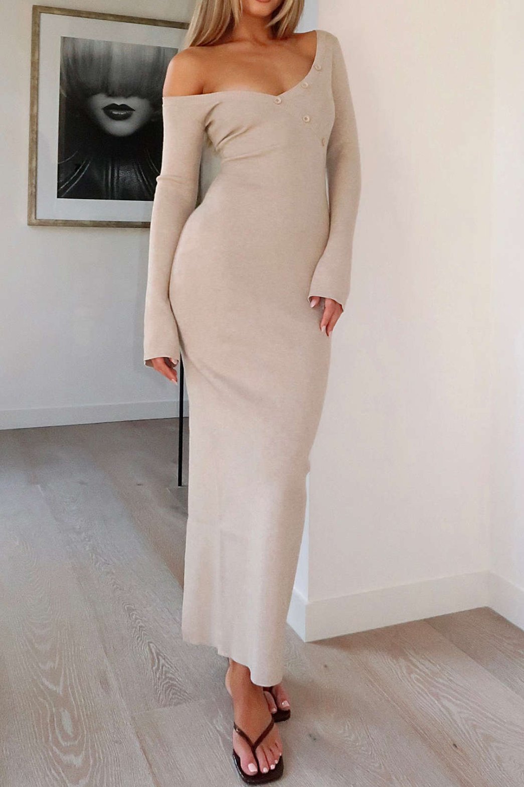 Robe longue côtelée beige détail tissu simplicité