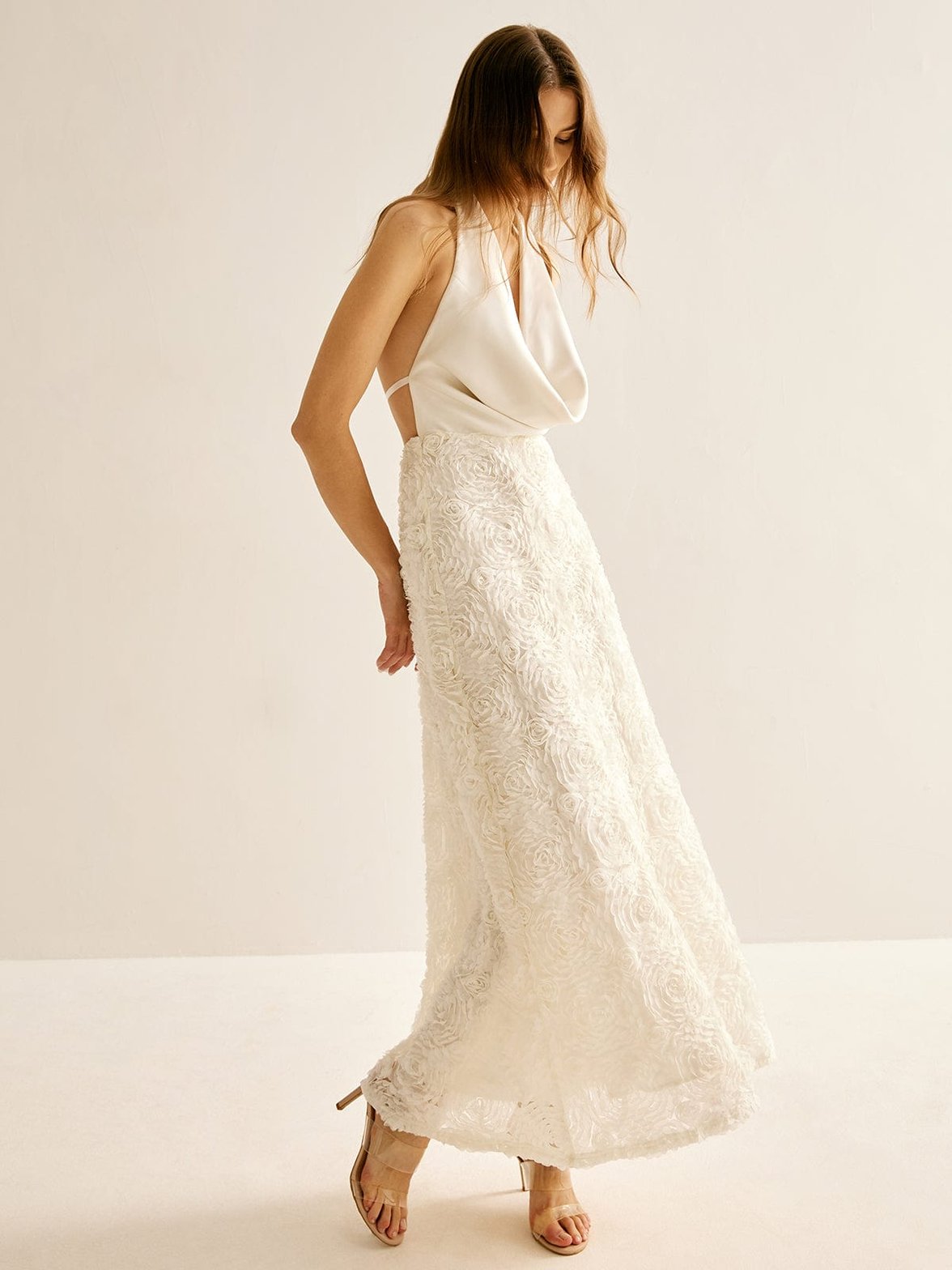 Robe longue satin dos ouvert fleur
