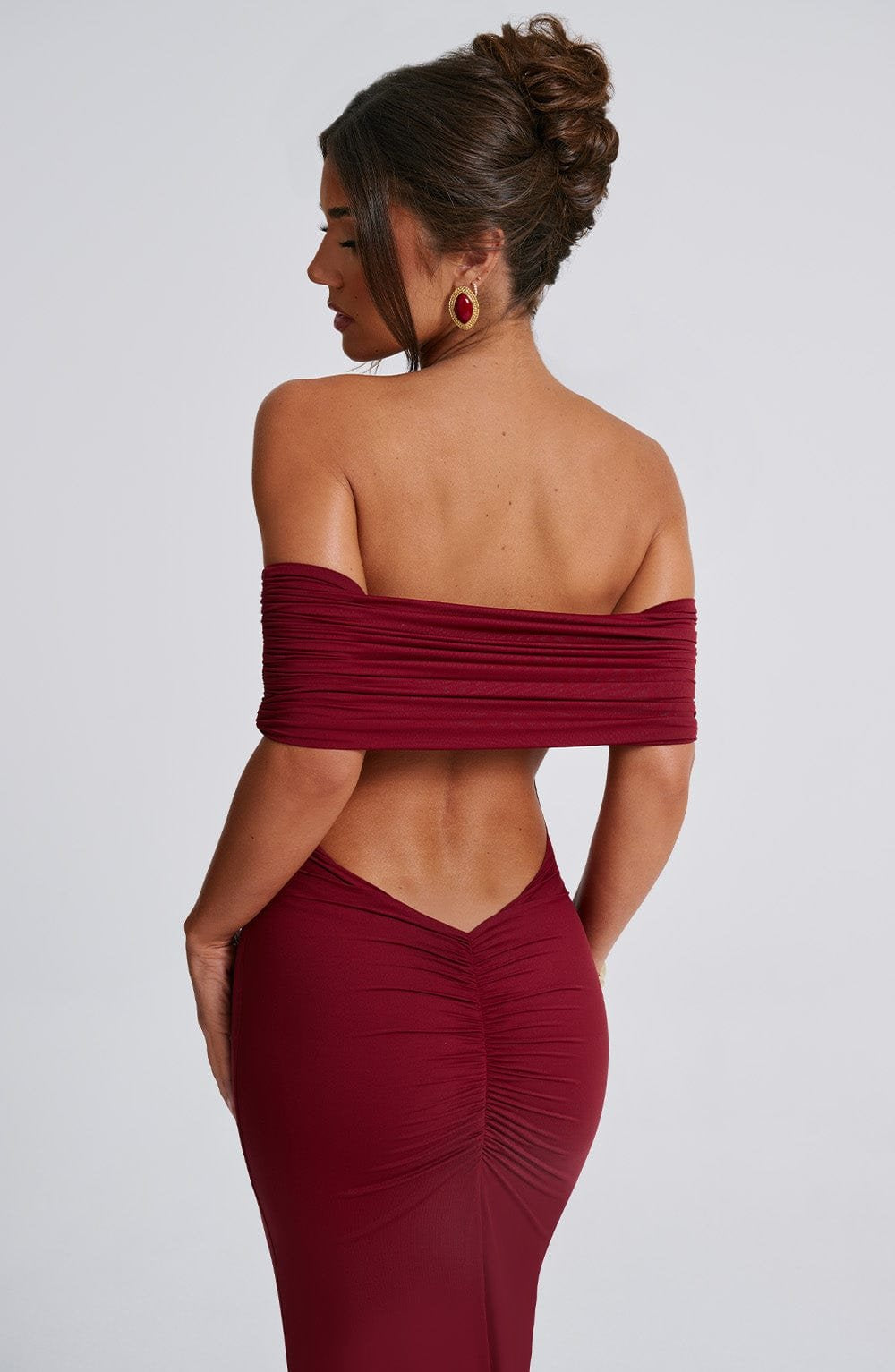 Robe longue bordeaux élégante dos nu harmonie
