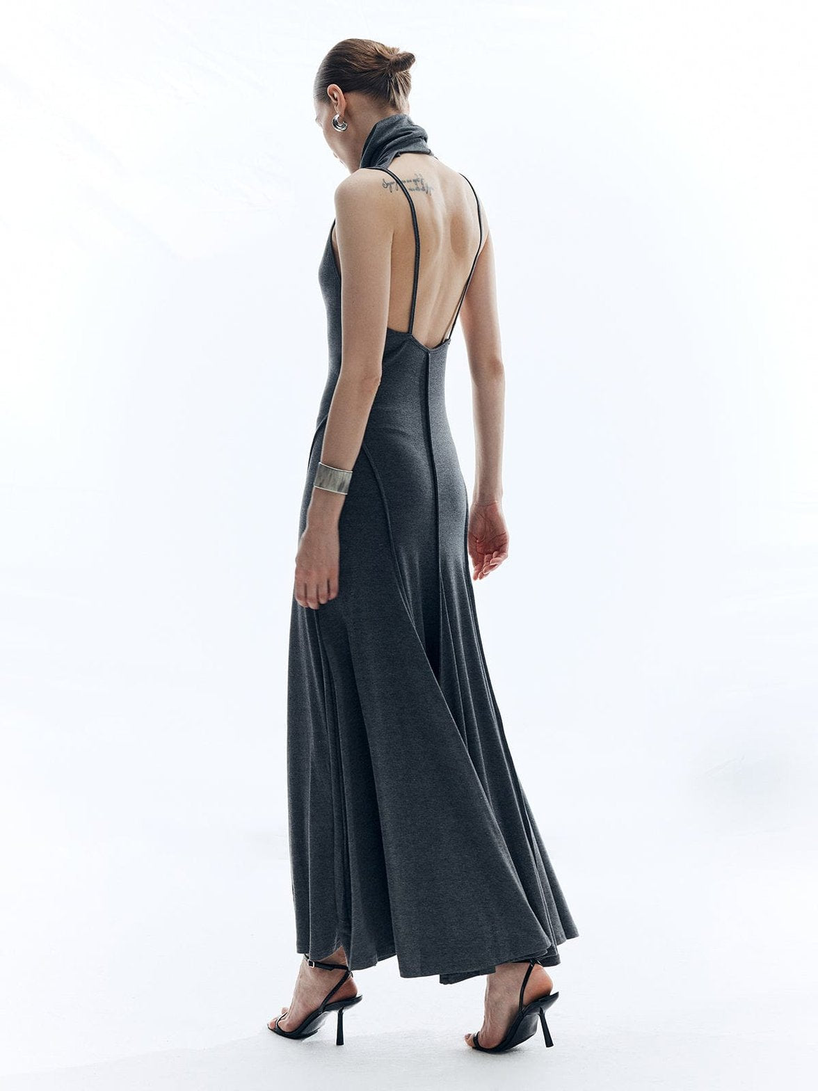 Robe longue col montant détail tissu pluie