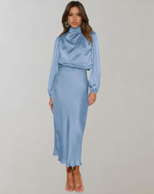 Détail col robe satin - Élégance