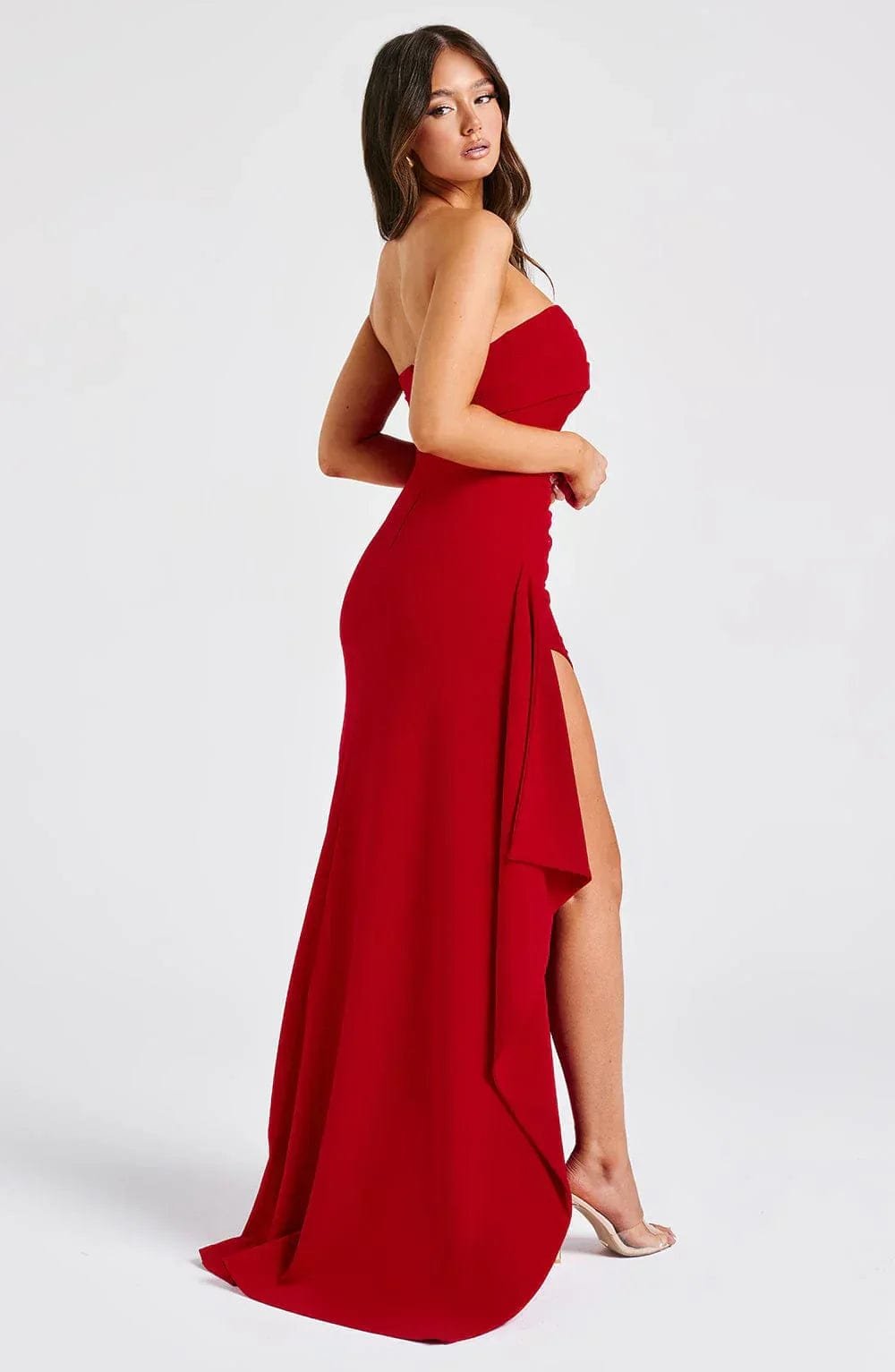 Robe longue rouge vue détaillée mystère