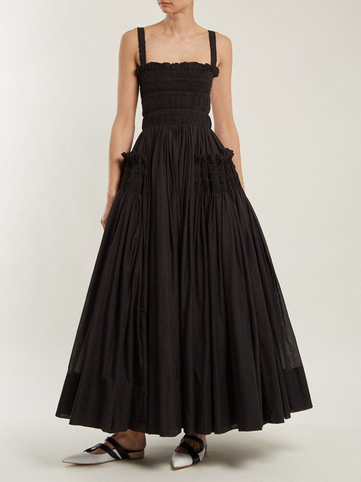 Vue latérale robe longue à bretelles élégance