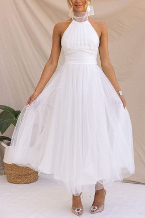 Robe col montant élégance sérénité