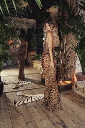 Robe moulante motif léopard élégant