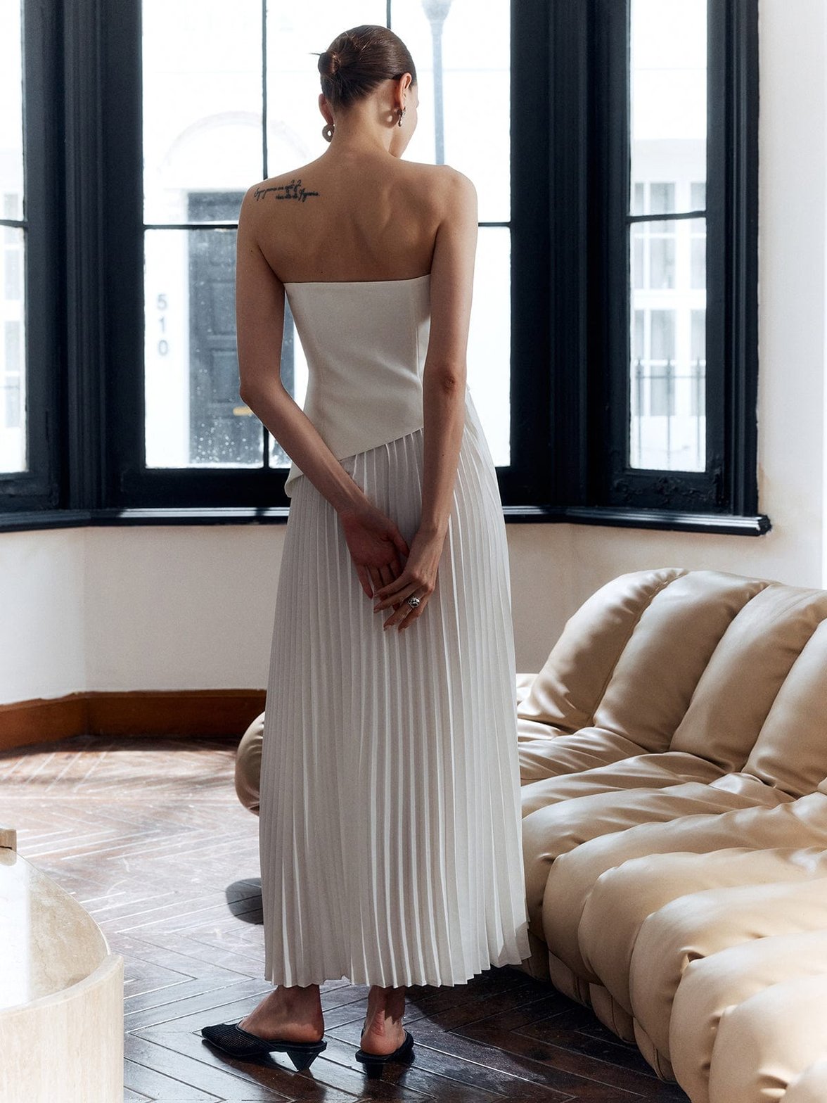 Robe longue plissée vue de dos étoile