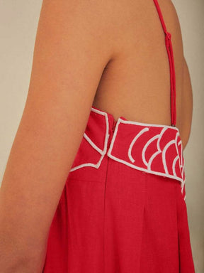Détail tissu robe rouge brise
