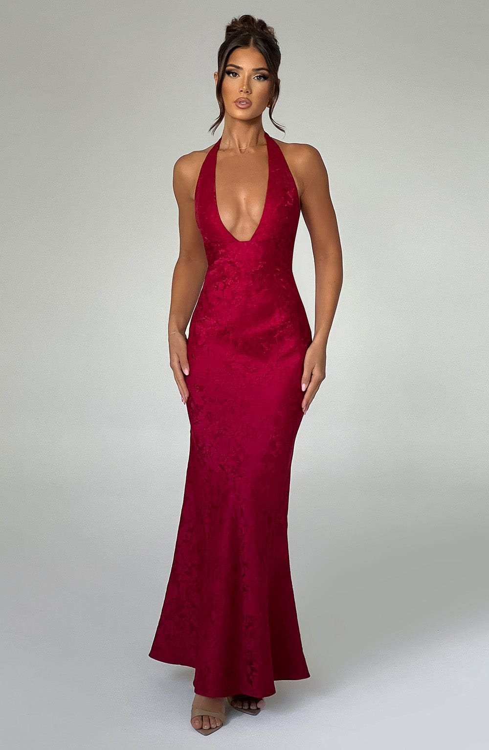 Robe longue rouge col licou vue de face étincelle