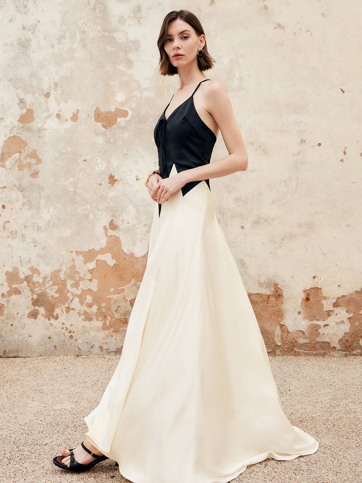 Robe longue satin décolleté V - raffinement