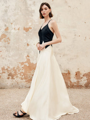 Robe longue satin décolleté V - raffinement