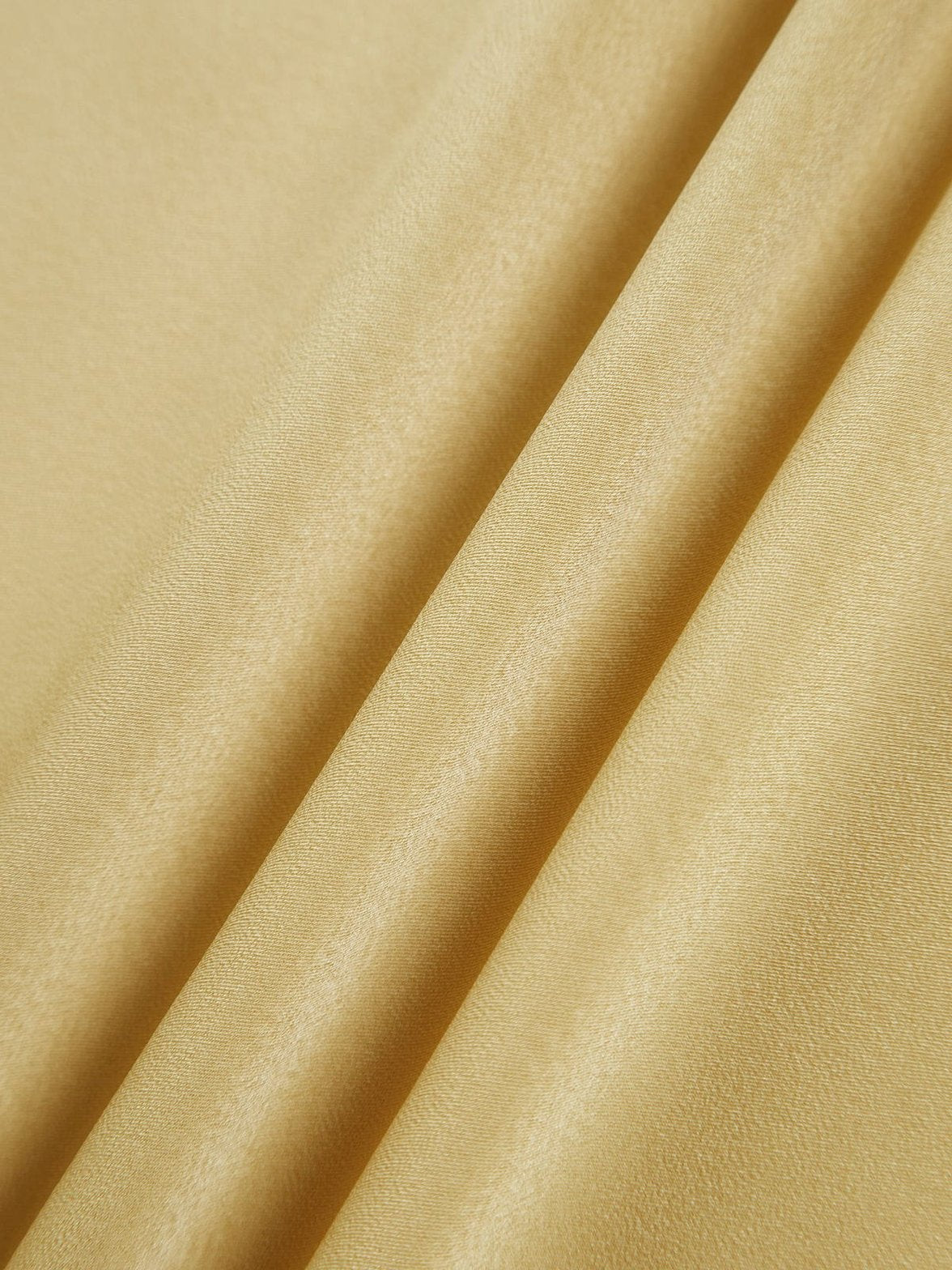 Détail bretelle robe asymétrique nuage