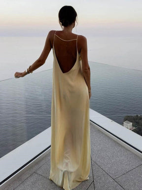 Robe longue satinée vue latérale océan